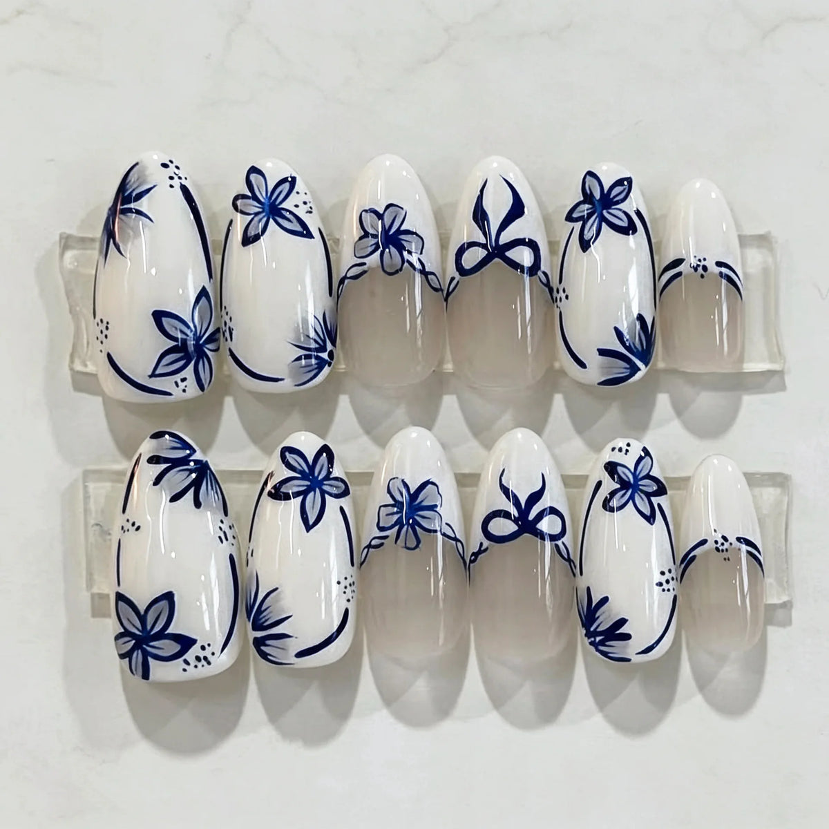 24pcs Blue Flower French Fake Nail Set Press on Almond Round Head Design Wearable Nails False Acrylic Full Cover Finger Nail Art