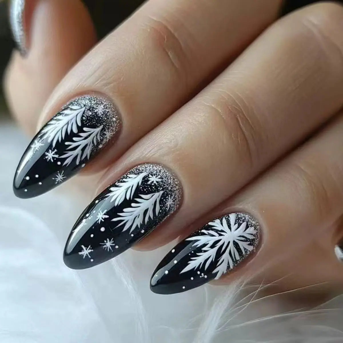 Fake Nails: Christmas Black Red Blue Snowflake Tips