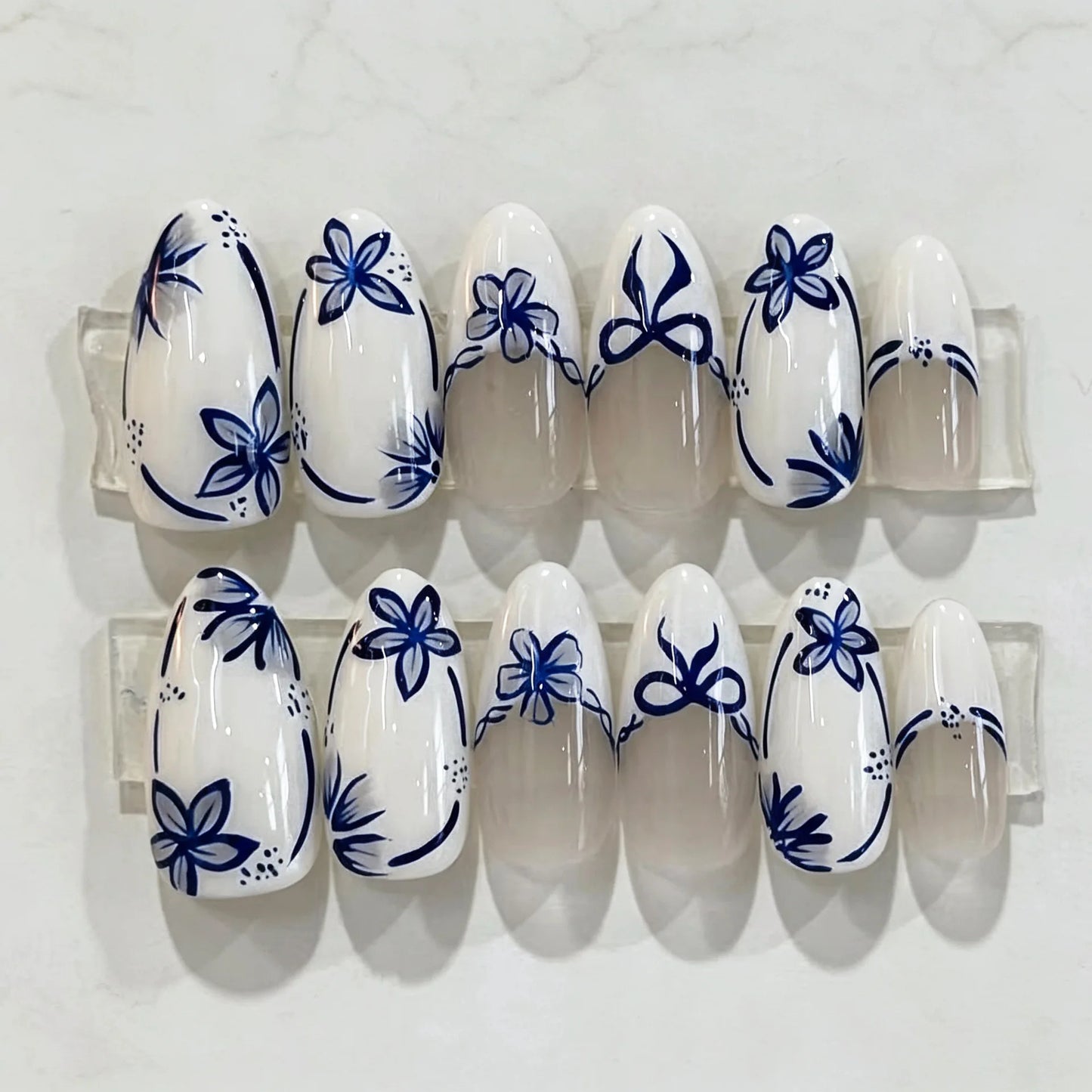 24pcs Blue Flower French Fake Nail Set Press on Almond Round Head Design Wearable Nails False Acrylic Full Cover Finger Nail Art