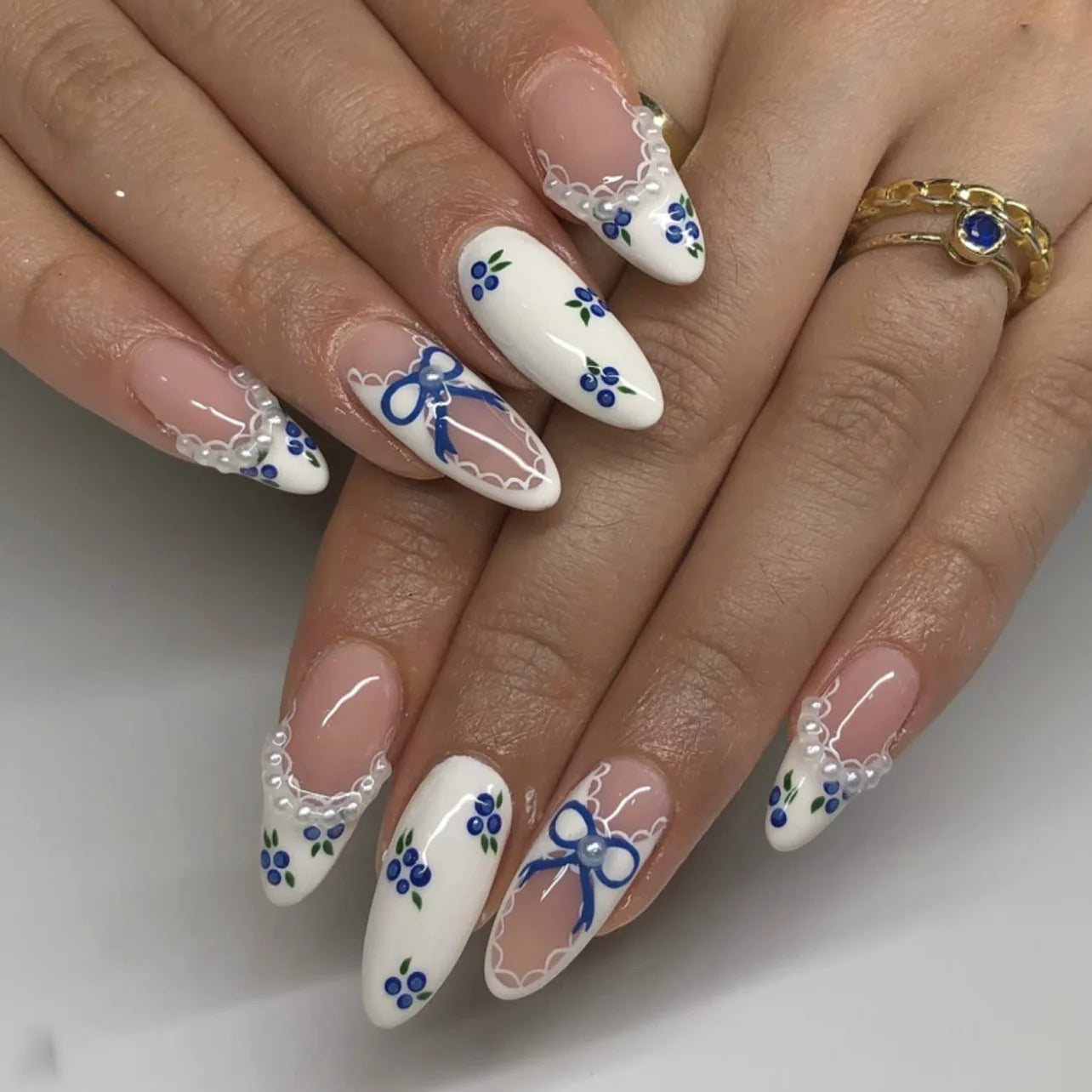 24pcs Blue Flower French Fake Nail Set Press on Almond Round Head Design Wearable Nails False Acrylic Full Cover Finger Nail Art